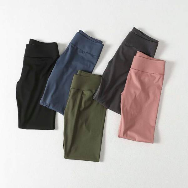 Sieviešu sporta legingi, kas piemēroti jogai