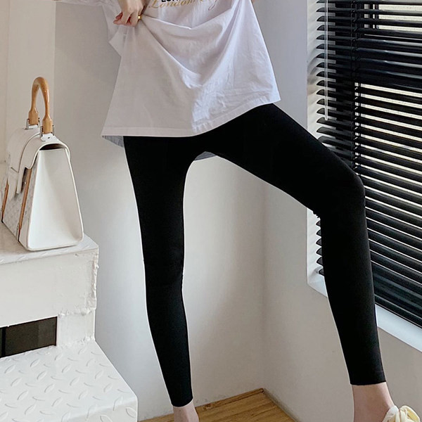 Sieviešu sporta ķīlis melnā krāsā