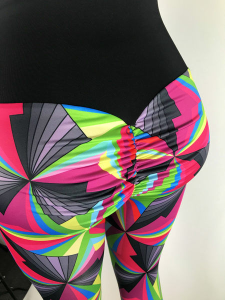 Uue mudeli spordivärvi kiil kõrge vöökohaga