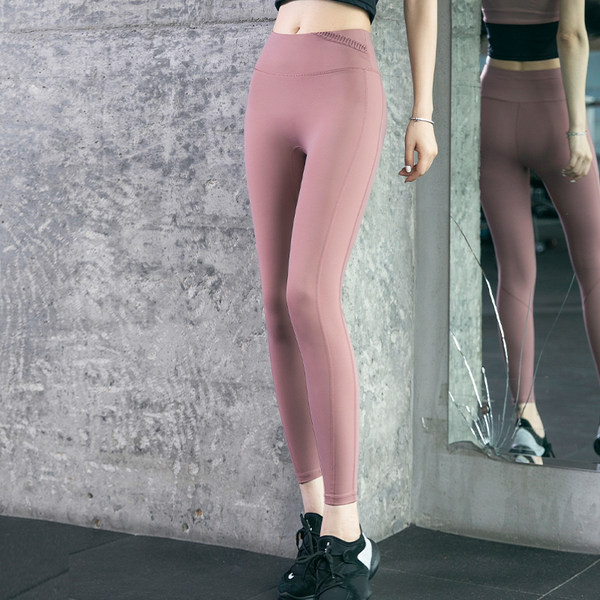 Moderni sporta legingi ar augstu vidukli no ātri žūstoša auduma