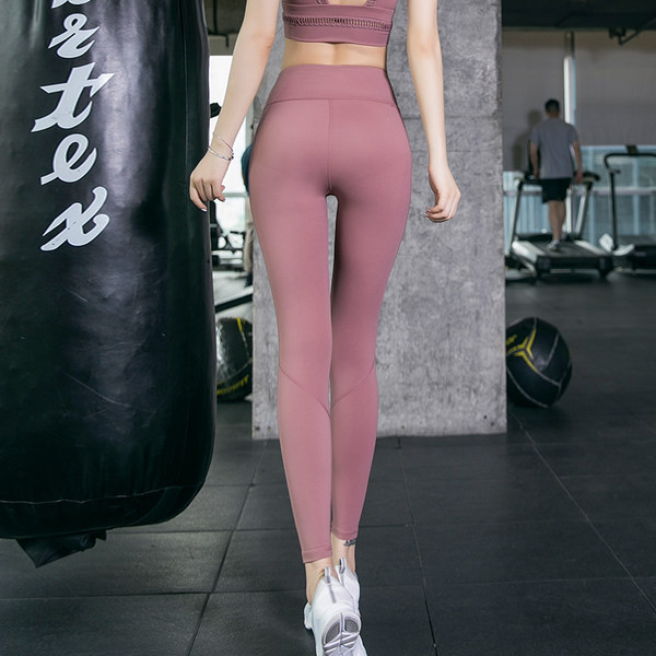 Moderni sporta legingi ar augstu vidukli no ātri žūstoša auduma