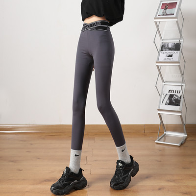Sieviešu sporta legingi ar sakrustotām gumijām un uzrakstu