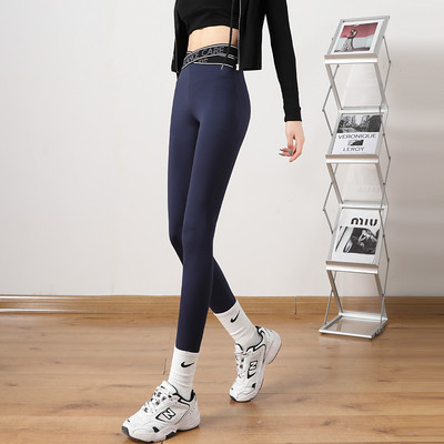 Sieviešu sporta legingi ar sakrustotām gumijām un uzrakstu