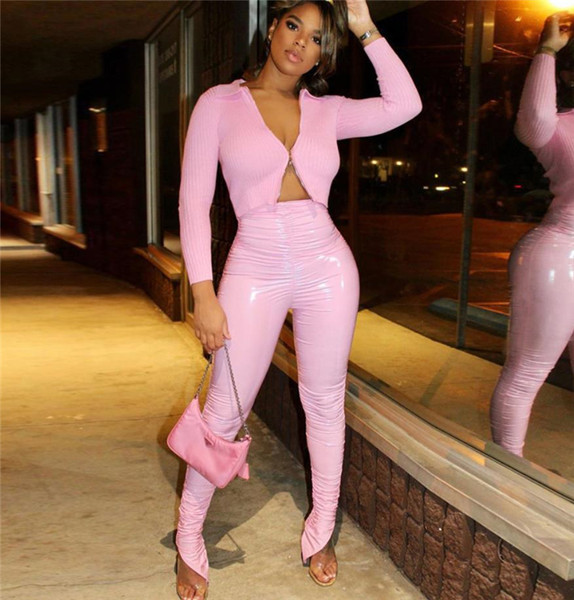 Mūsdienīgs lateksa ķīlis ar ievilktu efektu