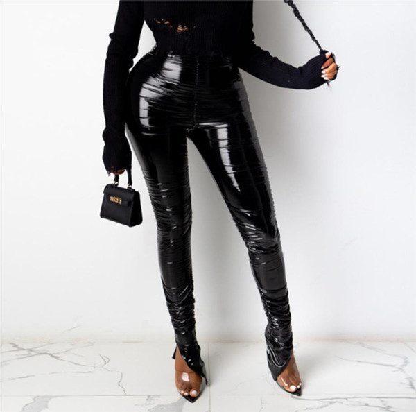 Mūsdienīgs lateksa ķīlis ar ievilktu efektu