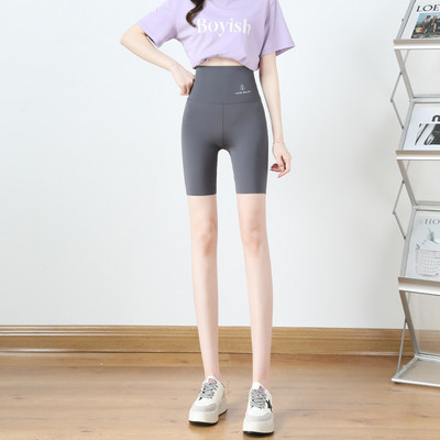 Jauns sieviešu ķīļīss un garais modelis ar uzrakstu