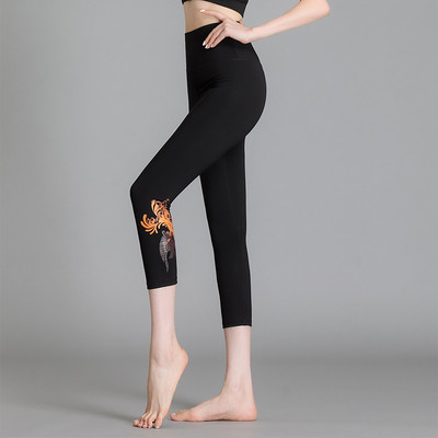 Sieviešu sporta legingi ar 7/8 garumu un krāsu aplikāciju