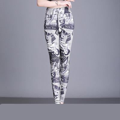 Jauns sieviešu legingu modelis ar augstu vidukli un krāsas aplikāciju