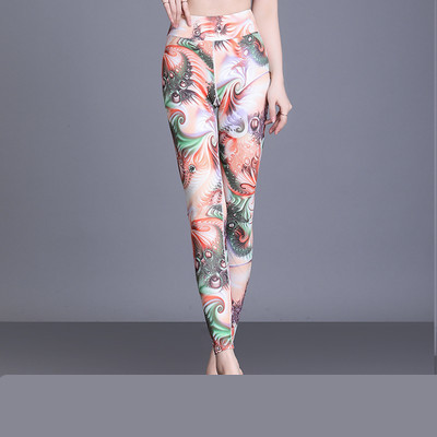 Jauns sieviešu legingu modelis ar augstu vidukli un krāsas aplikāciju