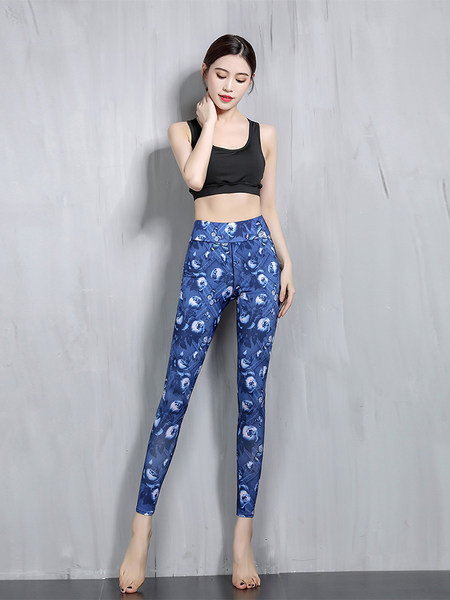 Jauns sieviešu legingu modelis ar augstu vidukli un krāsas aplikāciju