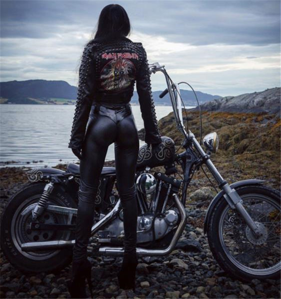 Sieviešu legingi no eko ādas