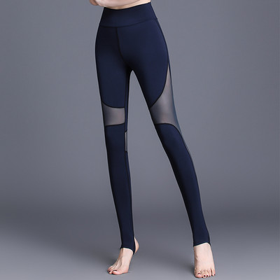 Jauns sieviešu sporta legingu modelis ar tīklu