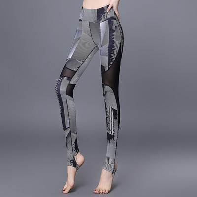 Jauns sieviešu sporta legingu modelis ar tīklu