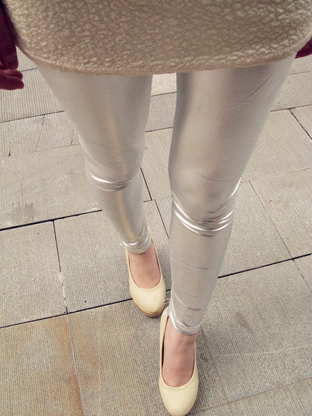 Sieviešu legingi no ādas imitācijas ar augstu vidukli