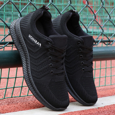 Vīriešu elpojošas kedas ar mežģīnēm un izšūtu uzrakstu