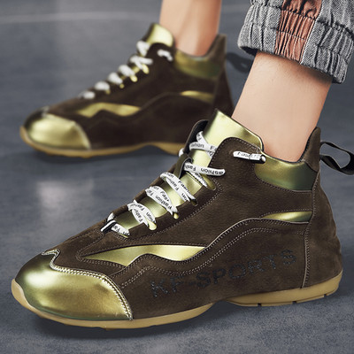 Jauns vīriešu kedu modelis ar uzrakstiem trīs krāsās