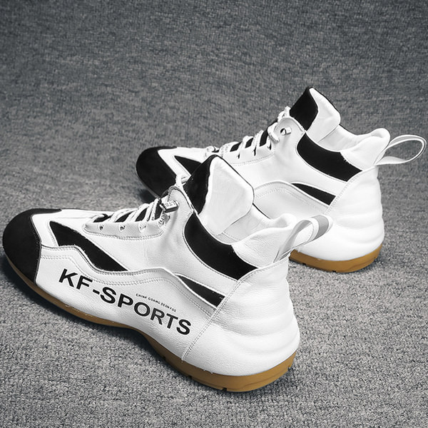 Jauns vīriešu kedu modelis ar uzrakstiem trīs krāsās