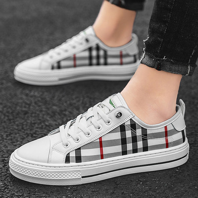 Jauns vīriešu rūtainu kedu modelis ar plakanām zolēm