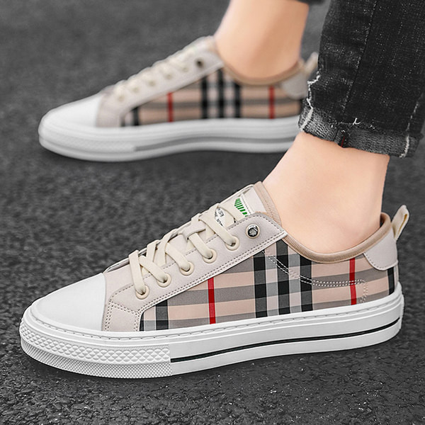 Jauns vīriešu rūtainu kedu modelis ar plakanām zolēm