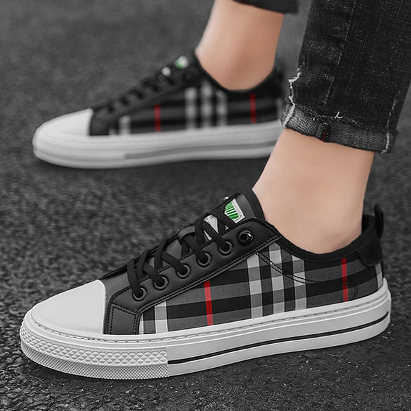 Jauns vīriešu rūtainu kedu modelis ar plakanām zolēm