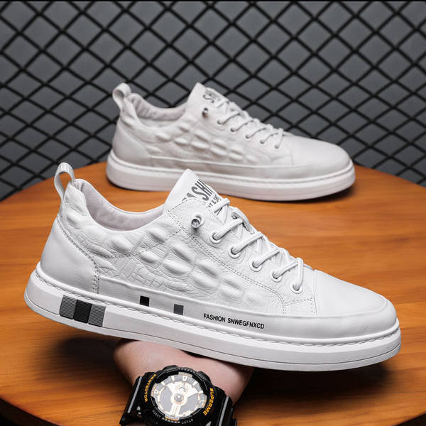 Vīriešu kedas no eko ādas ar uzrakstu uz zoles un šņorēm