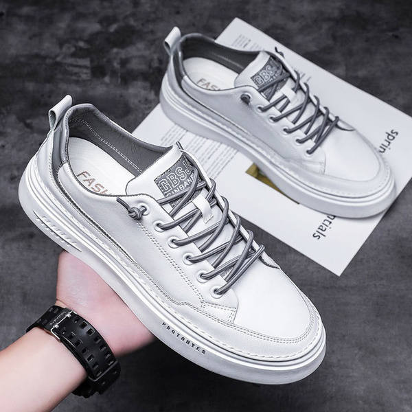 Vīriešu mākslīgās ādas kedas ar krāsainām saitēm un uzrakstu