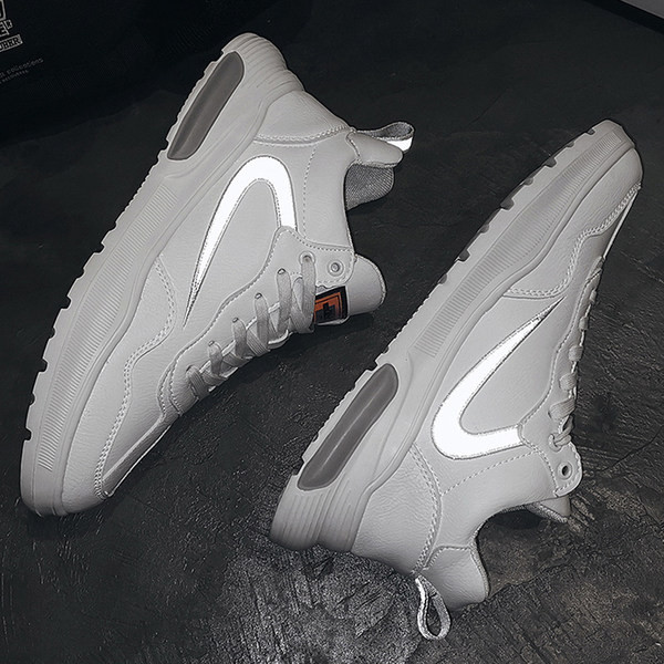 Jauns vīriešu mākslīgās ādas kedu modelis ar šņorēm baltā un melnā krāsā