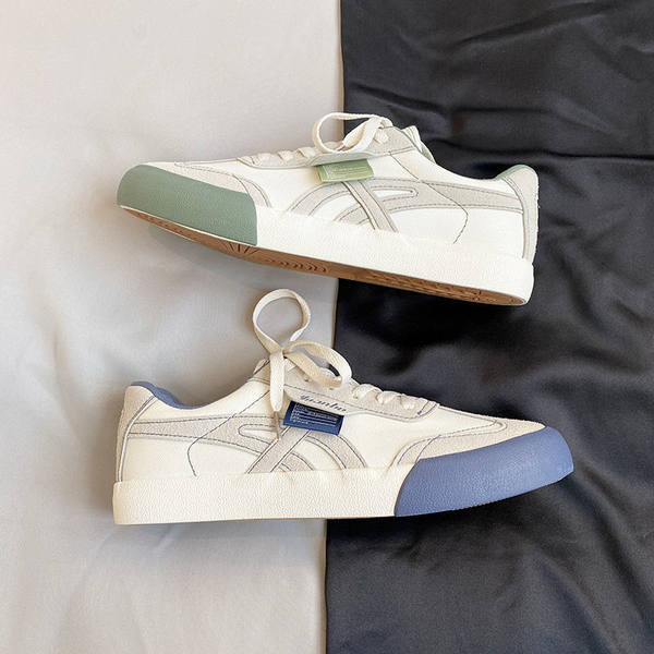 Jauns ikdienas kedu modelis no eko zamšādas ar saitēm un uzrakstu