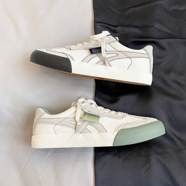 Jauns ikdienas kedu modelis no eko zamšādas ar saitēm un uzrakstu