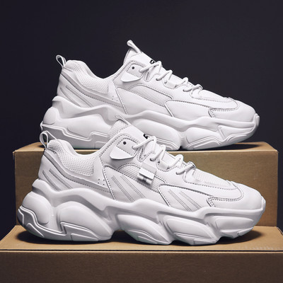 Moodsad kareda tallaga meeste tossud