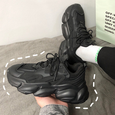 Moodsad kareda tallaga meeste tossud