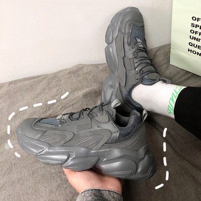 Moodsad kareda tallaga meeste tossud