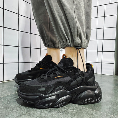 Moodsad kareda tallaga meeste tossud