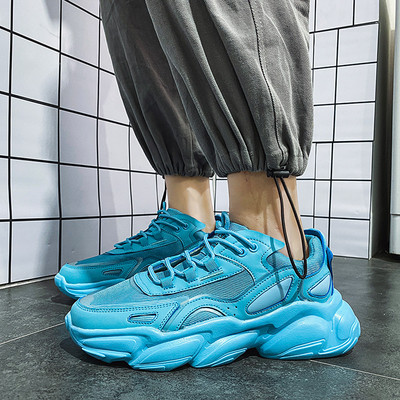 Moodsad kareda tallaga meeste tossud