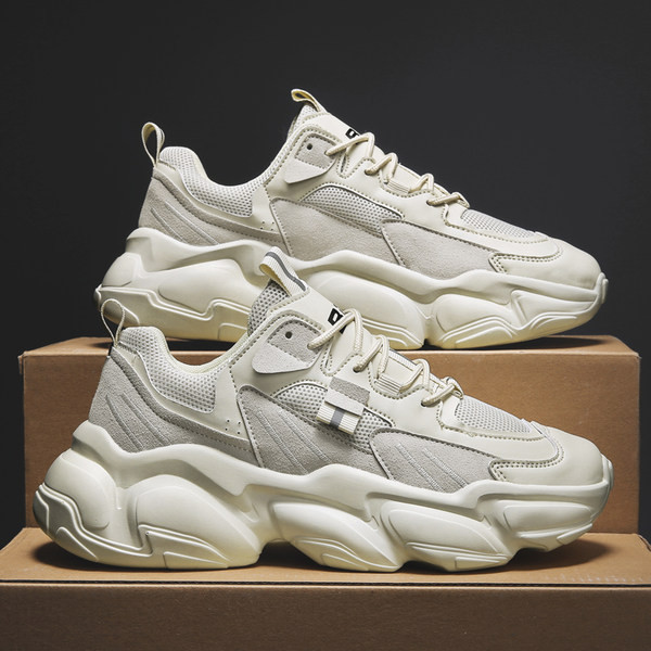 Moodsad kareda tallaga meeste tossud