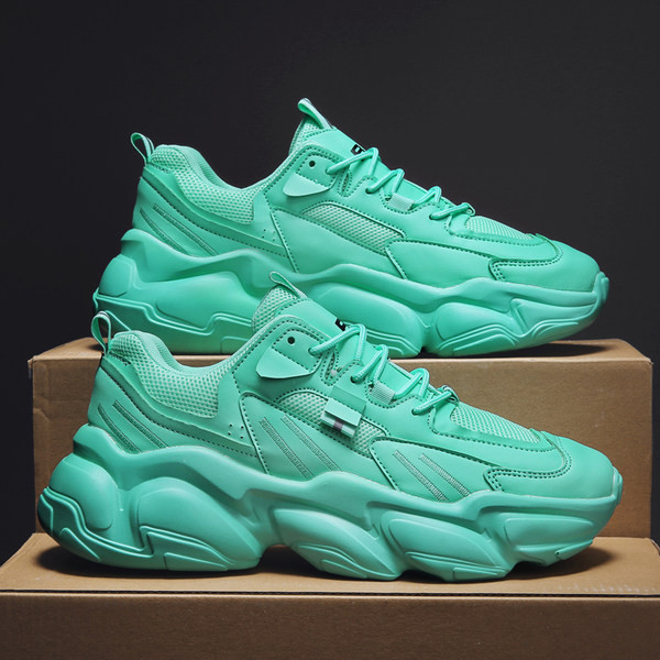 Moodsad kareda tallaga meeste tossud