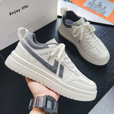 Modernas vīriešu ādas kedas ar plakanām zolēm un šņorēm