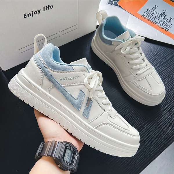 Modernas vīriešu ādas kedas ar plakanām zolēm un šņorēm