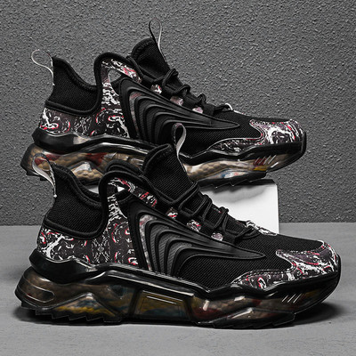 Naujo modelio sportbačiai grubiu padu ir raišteliais vyrams