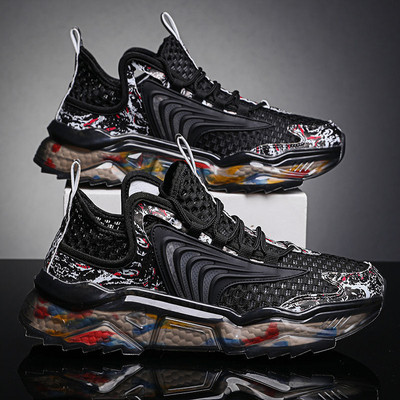 Naujo modelio sportbačiai grubiu padu ir raišteliais vyrams