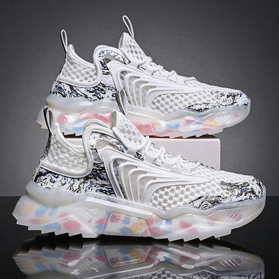 Naujo modelio sportbačiai grubiu padu ir raišteliais vyrams