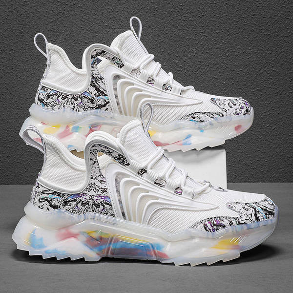 Naujo modelio sportbačiai grubiu padu ir raišteliais vyrams