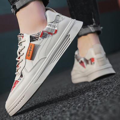 Modernas vīriešu kedas ar apdruku un plakanu zoli vairākās krāsās