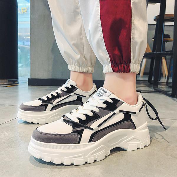 Modernas vīriešu kedas ar raupju zoli un šņorēm