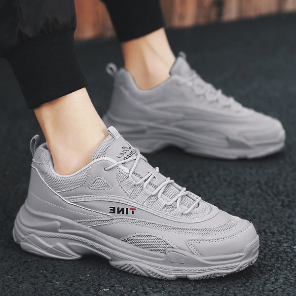 Jauns vīriešu kedu modelis ar raupju zoli