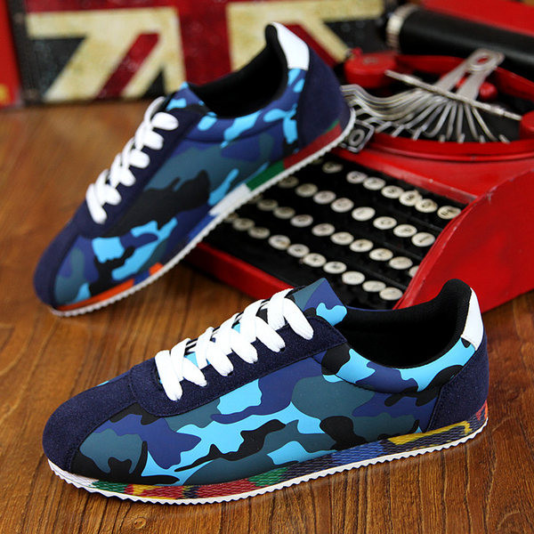 Modernas vīriešu kedas ar krāsainu rakstu