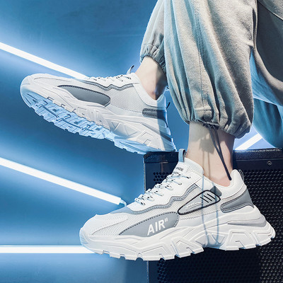 Modernas vīriešu kedas no elpojoša auduma ar raupju zoli