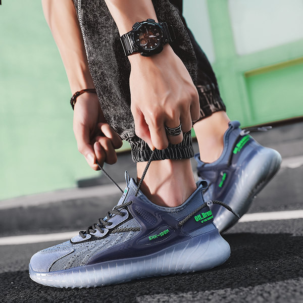 Sporta un ikdienas kedas no tīklveida auduma ar raupju zoli