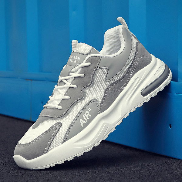 Sportiskas ikdienas kedas no eko zamšādas un tīklveida auduma