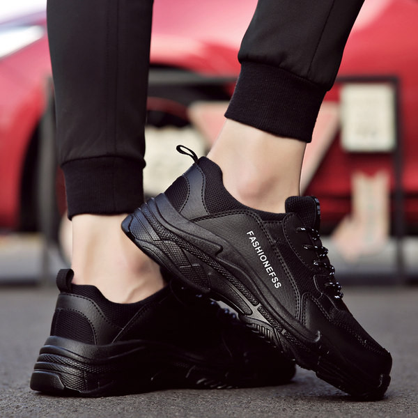 Vīriešu ādas kedas ar rupju zoli un uzrakstu